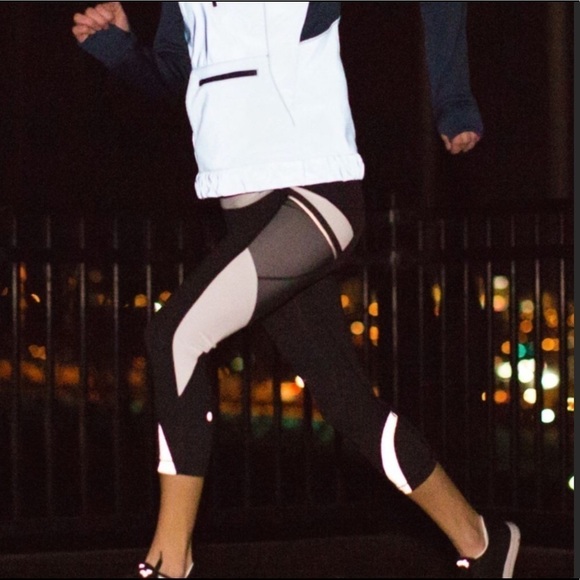 Lululemon Run Inspire Crop II Reflective legging Size 4 - Picture 1 of 16